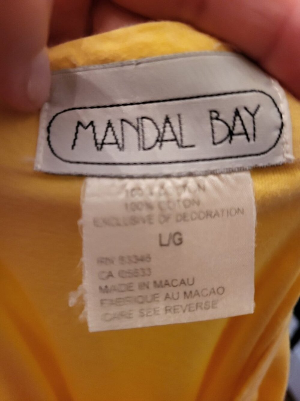Vintage 90s Mandal Bay Butter Yellow Tee Embroidered Daisies Bees L Cottage - Picture 6 of 6